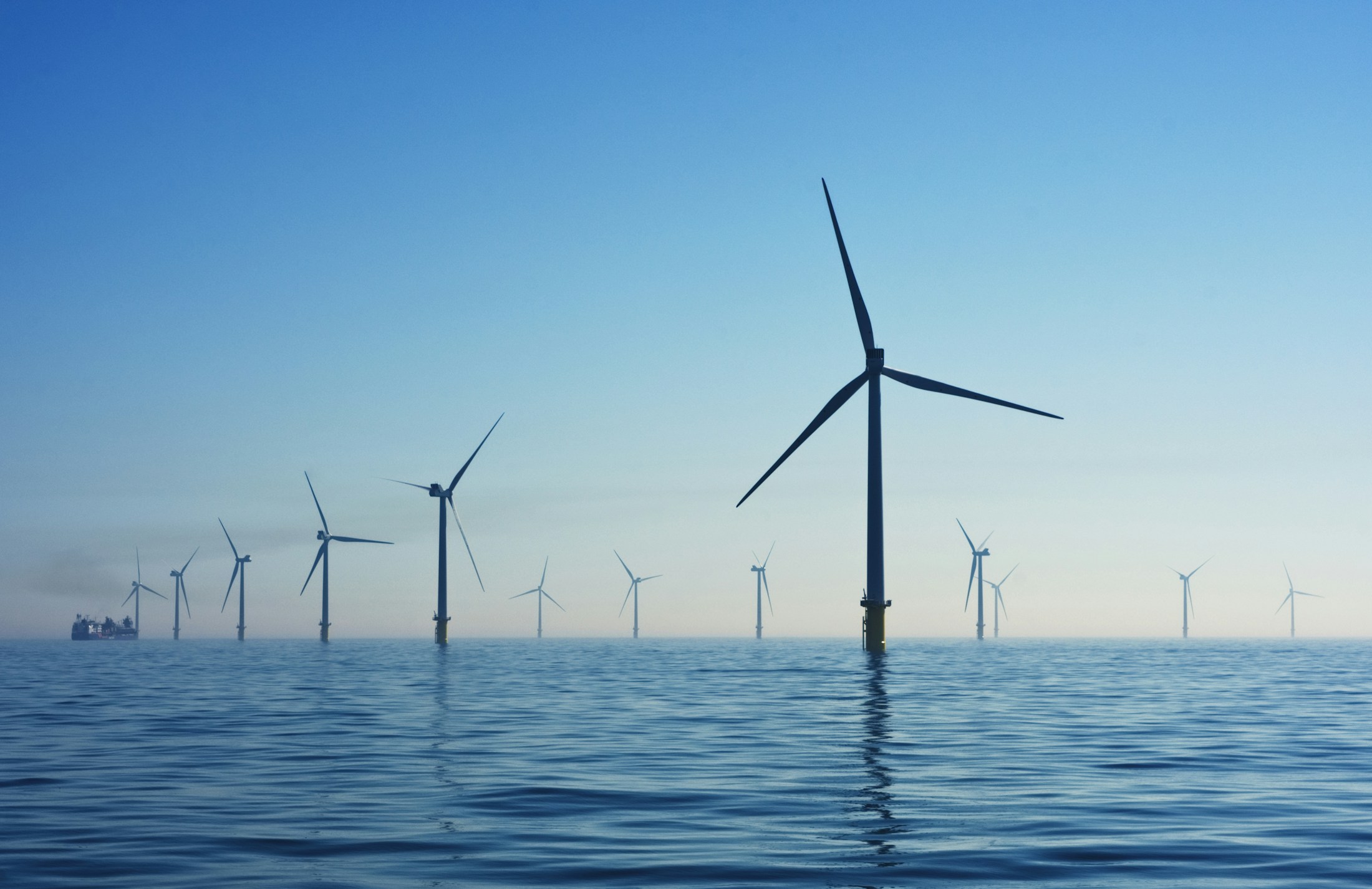 Windkraftanlagen als Symbol für die Weiterentwicklung der Energieversorgung